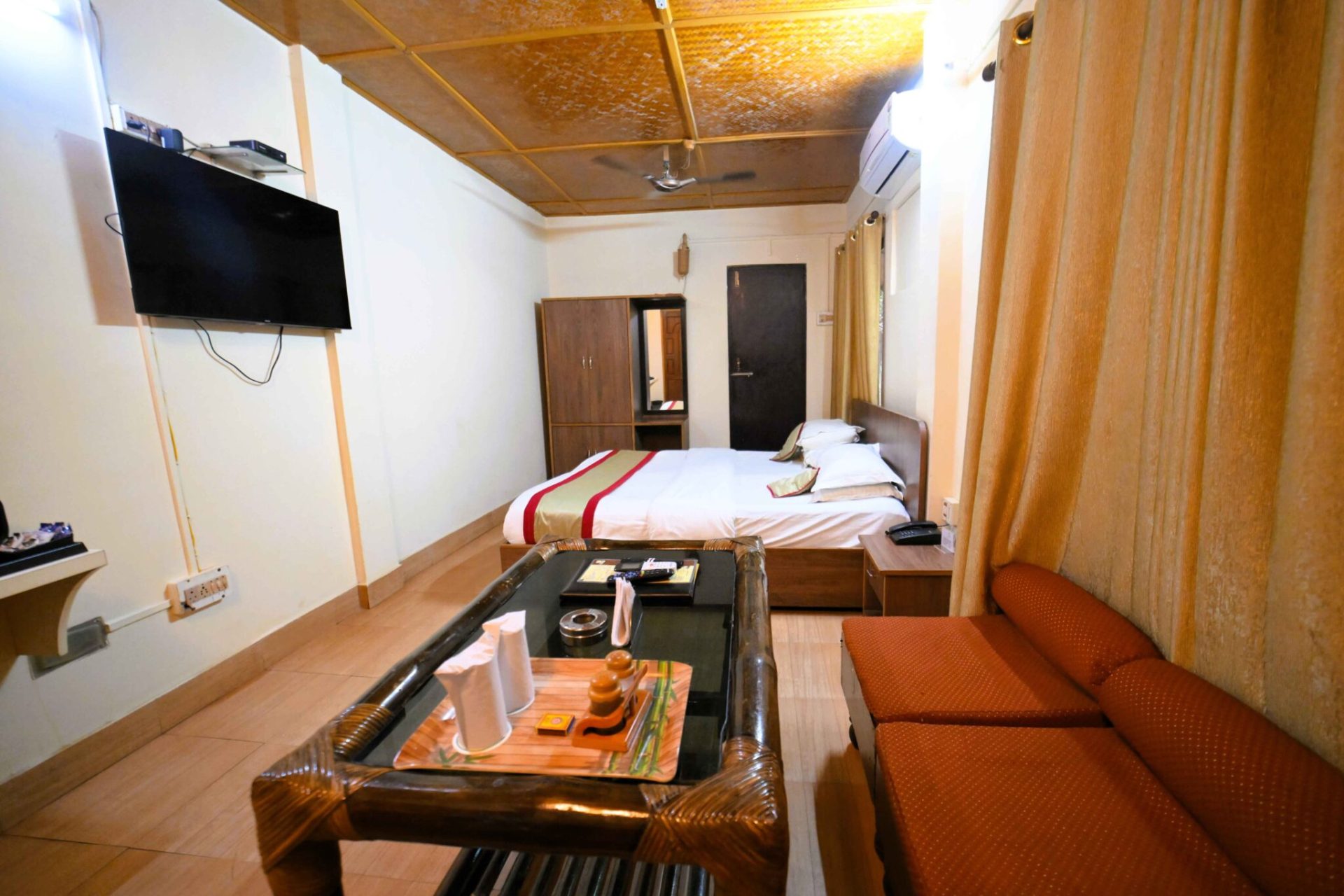 Deluxe Room AC