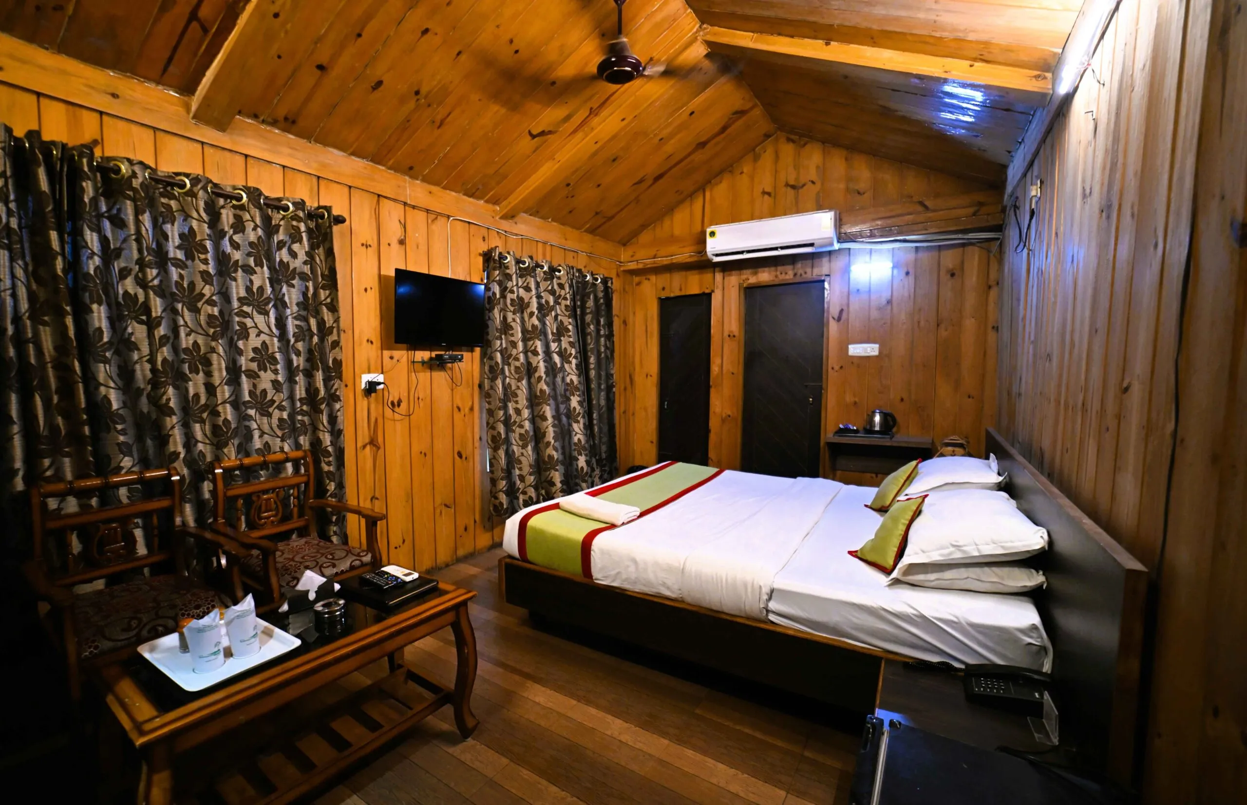 DLX COTTAGE 1 Scaled