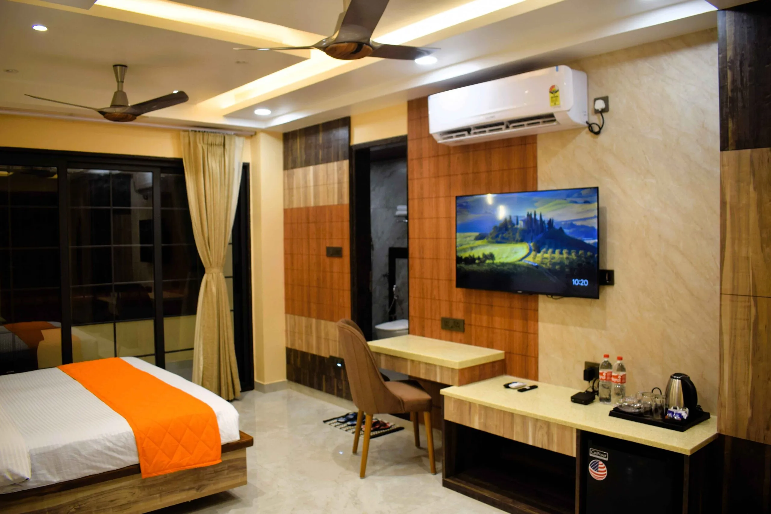 PREMIUM ROOM 2 Scaled