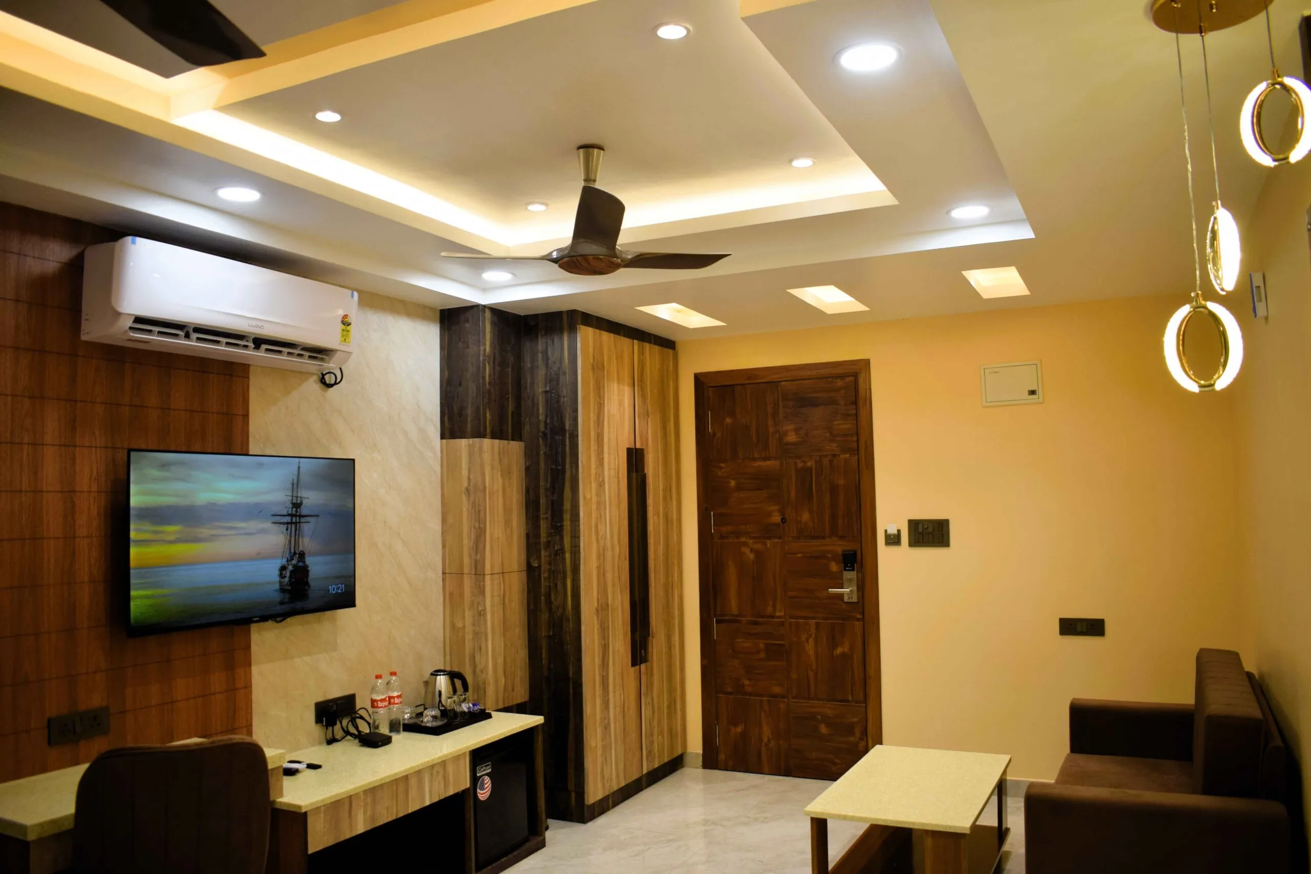 PREMIUM ROOM 4 Scaled